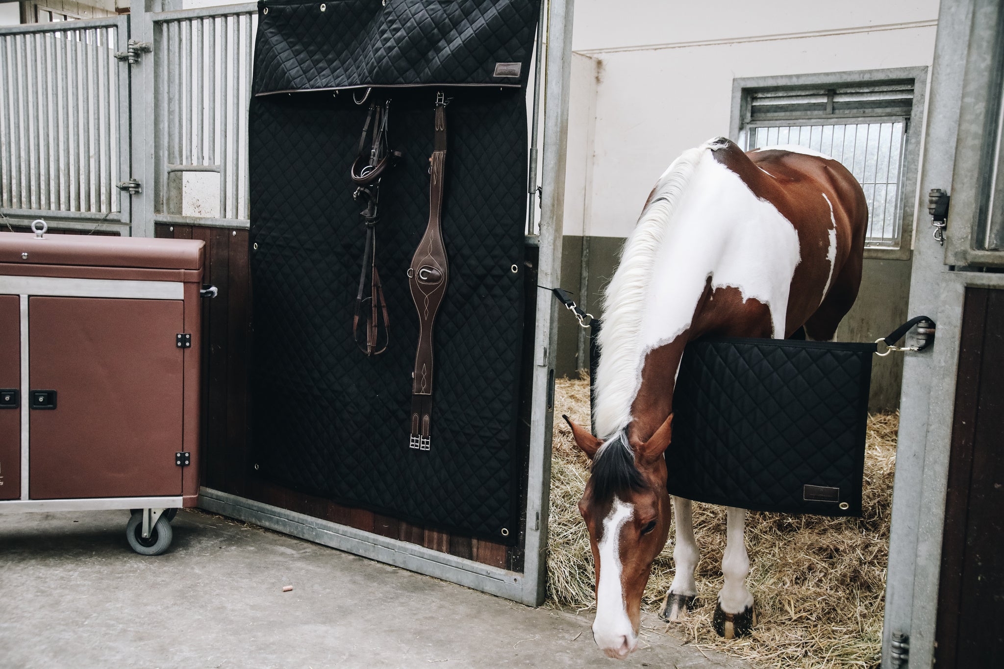 The Kentucky Horsewear Stable Head Protector is the perfect choice to protect your horses head when in the stable. It is super quick and easy to attach with strong Velcro fastenings.