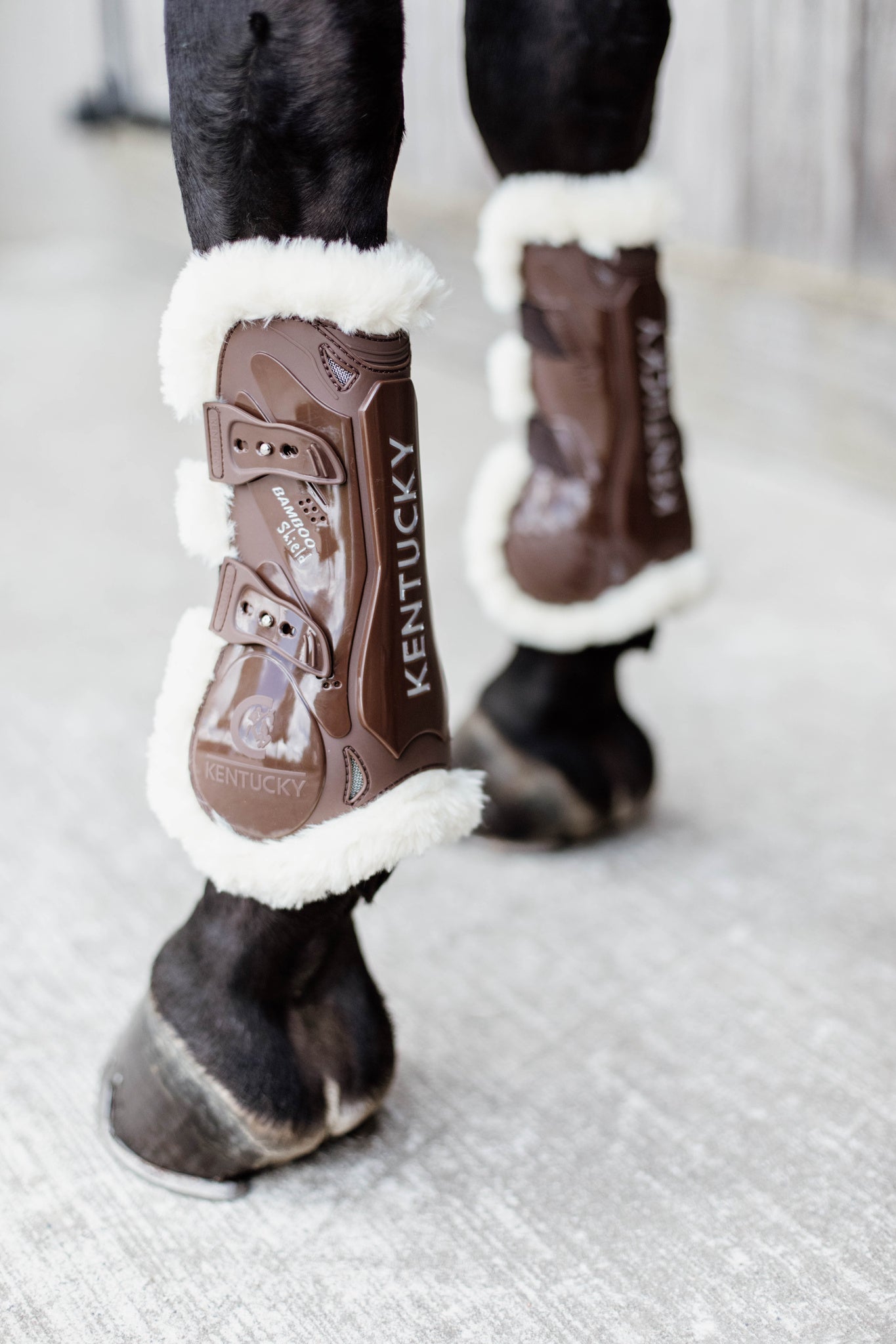Kentucky Vegan Sheepskin Tendon Boots Bamboo Shield with Elastic fastenings are now available following years of research and development. The Kentucky Bamboo Shield Replaces the Kentucky Tendon Boot. Bamboo has the best tensile strength and also avoids penetration of sharp objects. Thanks to great results from testing, the bamboo shield is now used to protect the horse’s tendon area.