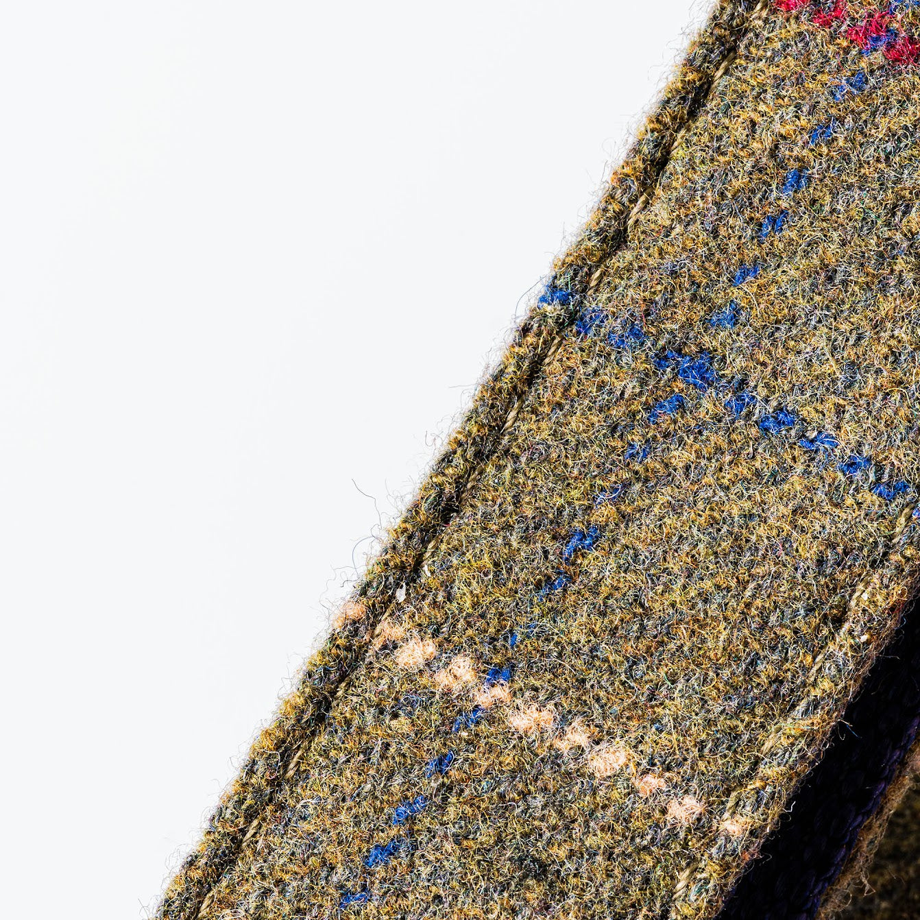 Hugo and Hudson Dark Green Tweed Dog Lead This beautiful dark green checked tweed lead is from the Hugo and Hudson premium fabric collection. It&