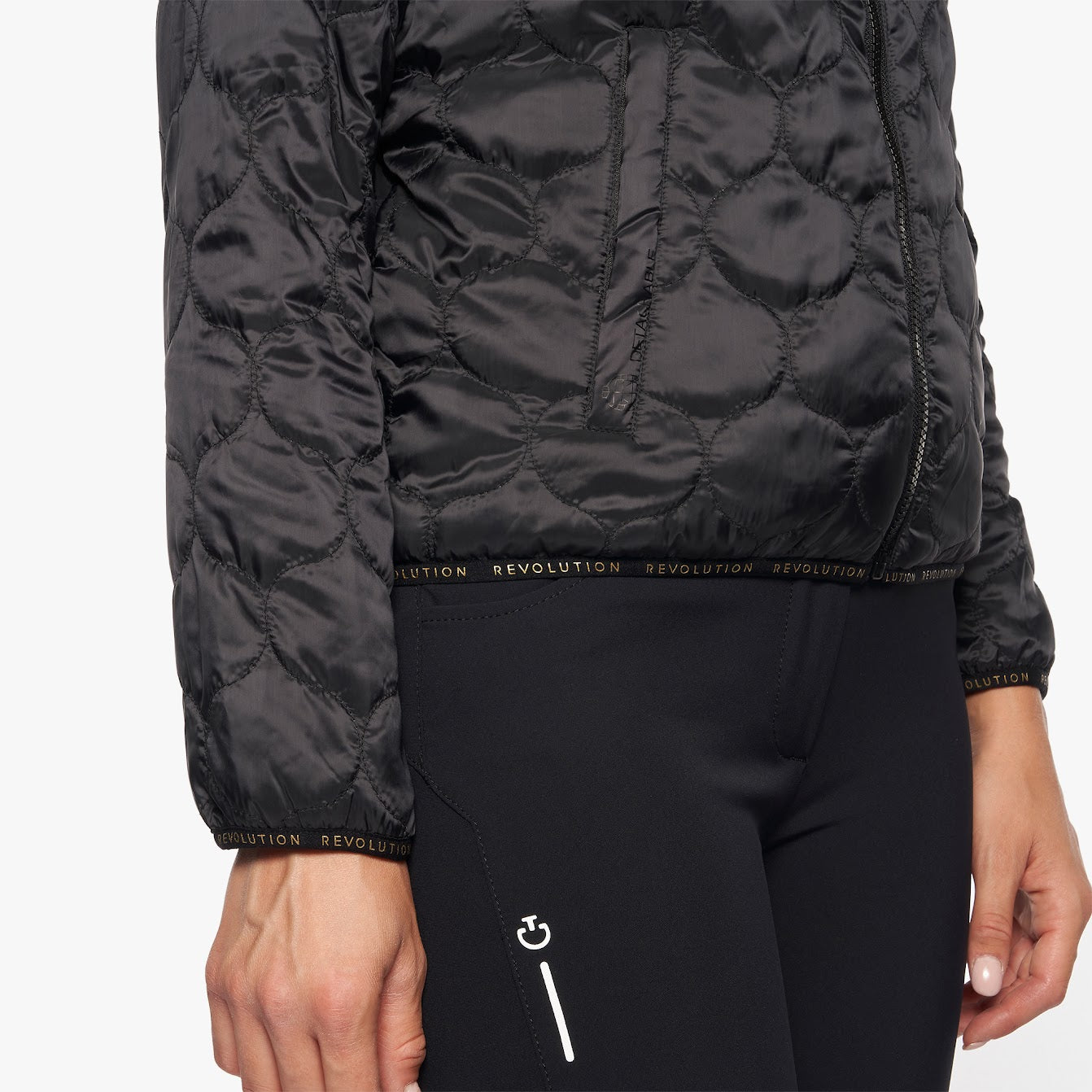 The Cavalleria Toscana Revo 3 way Waterproof Jacket with detachable puffer is the only coat you need this season. Perfect for our ever changing weather. The outer is fully waterproof and the inner puffer coat seamlessly zips inside, giving you three jackets in one. This versatile CT Revolution jacket has stylish gold accents that compliment the CT Revolution collection. It’s technical features are designed for the rider with side sips ensuring maximum comfort and movement.