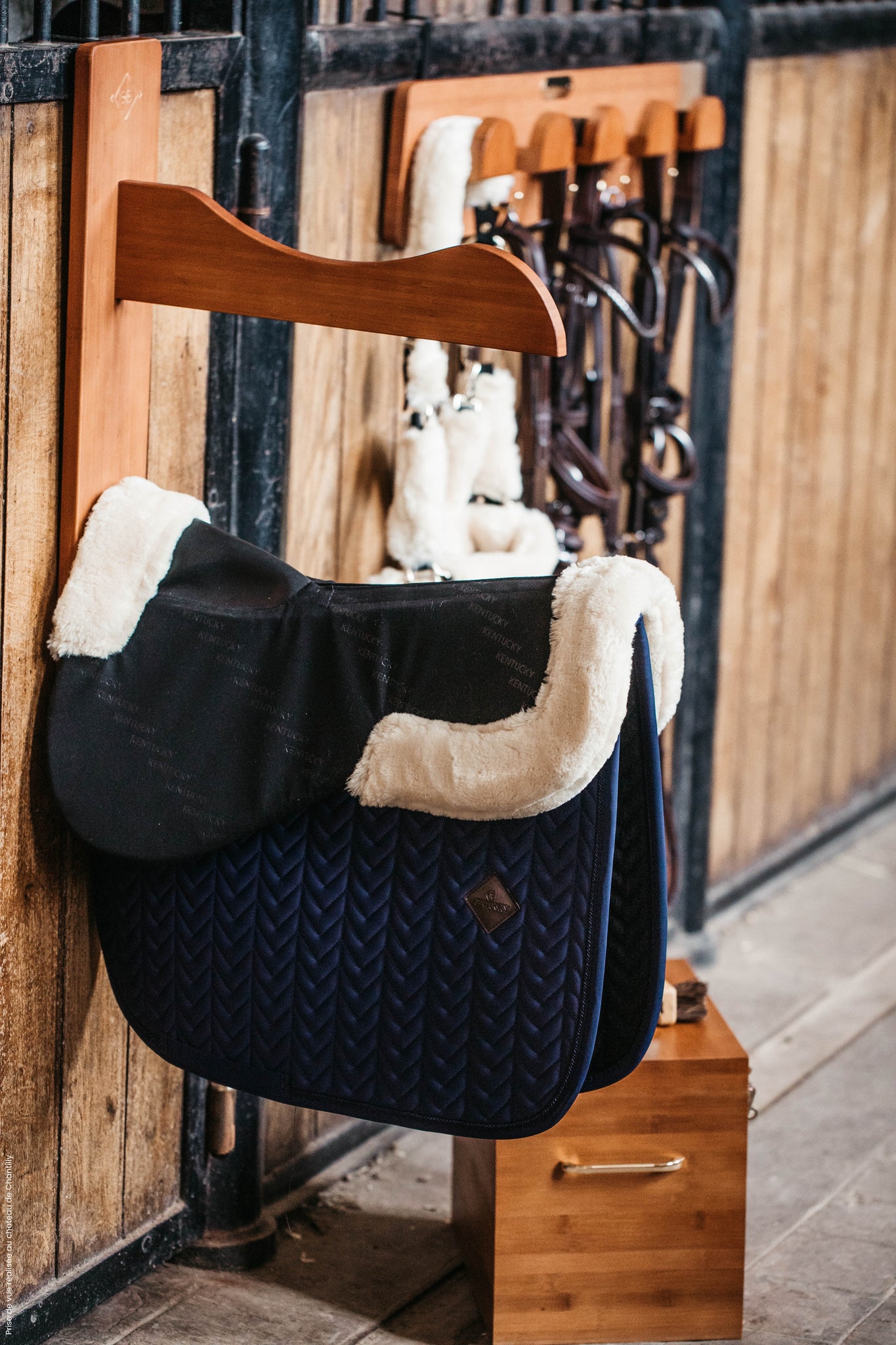 Kentucky saddle rack with two saddle pegs. Made with strong bamboo and finished with a small gold Kentucky logo. This is the perfect piece for any tack room.