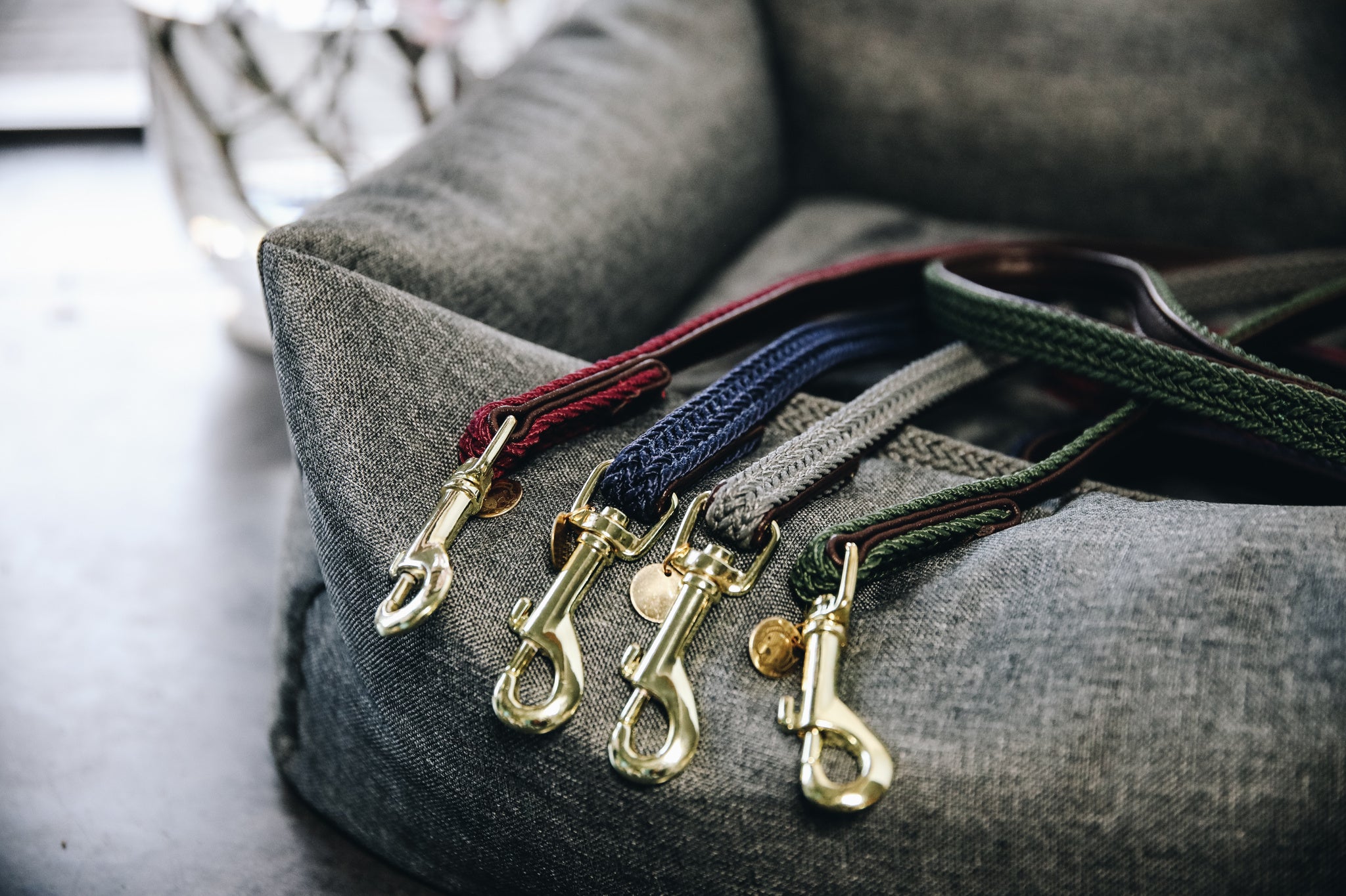 The Kentucky Plaited Nylon Dog lead is made of artificial leather on the back and the buckle / end (100% animal and vegan friendly) and has a nylon braided design on the face.