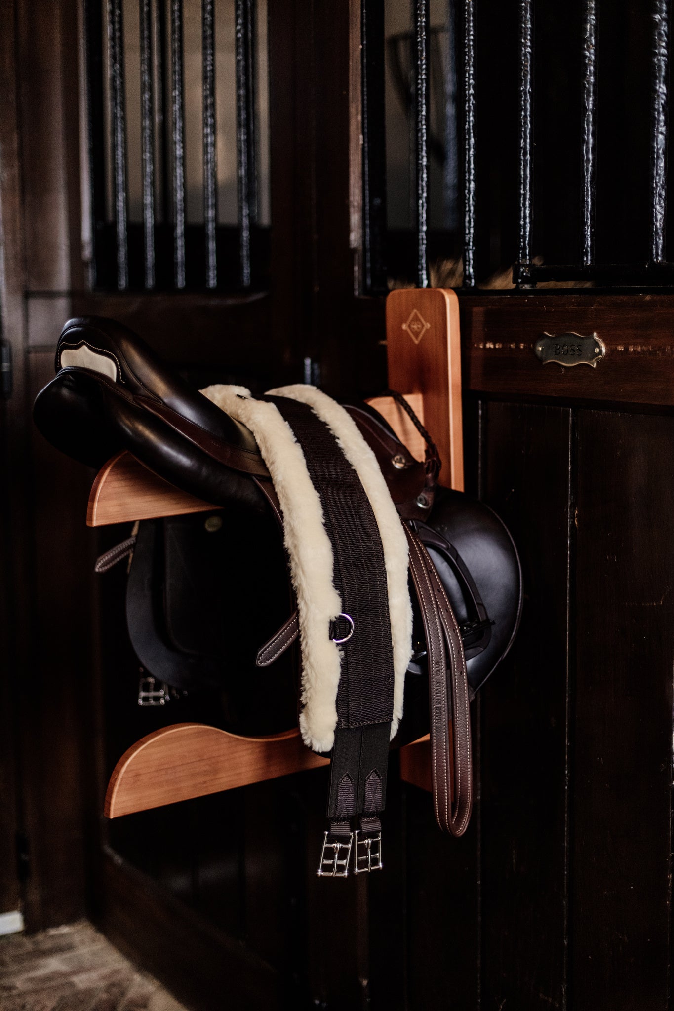 Kentucky saddle rack with two saddle pegs. Made with strong bamboo and finished with a small gold Kentucky logo. This is the perfect piece for any tack room.