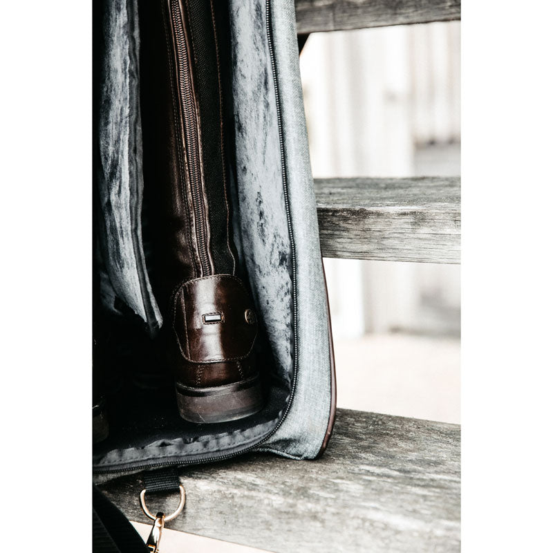 The Kentucky Horsewear Boot Bag offers protection to your riding boots during transportation, at shows and also at home. The Bag is lined with luxurious artificial faux fur on the inside to avoid scratches on the soft leather of your riding boots. The tag features a Kentucky name tag on the front can be turned over and personalized. The bag had two handles on the top and a nylon carry to strap that can be adjusted to make it easy to carry.