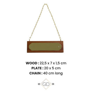 The Kentucky name plate is a classy addition to any stable. Made with bamboo and finished with a gold chain and plate on the front to engrave with your horses name.