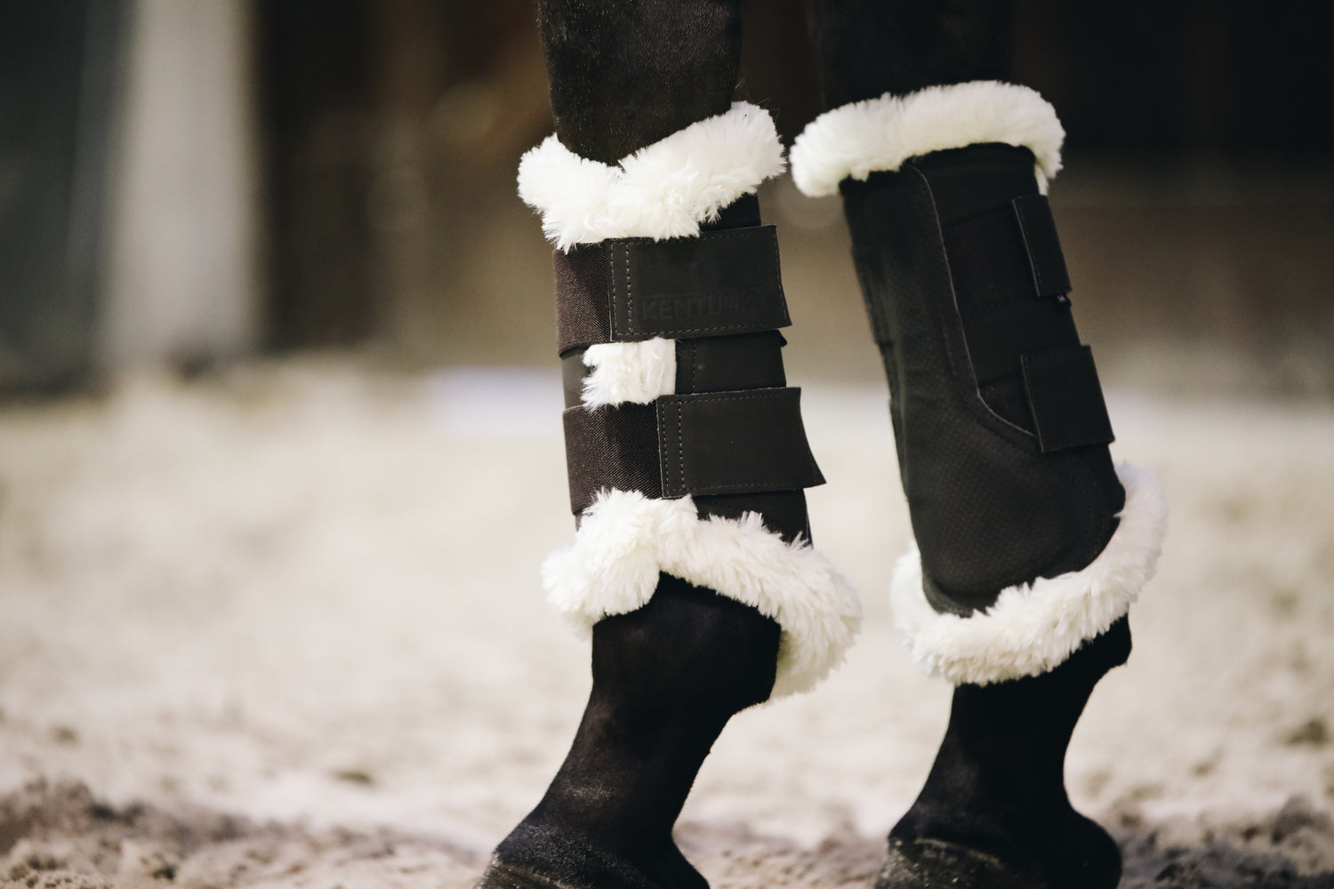 The Kentucky Turnout Boots Air are made out of a perforated artificial nubuck leather and luxurious artificial sheepskin lining for the best comfort andbcushioning.