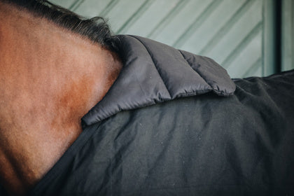The Kentucky bib has been designed to protect your your horse from those annoying rubs caused by rugs. The Kentucky summer bib is the ideal pad to protect your horse’s chest.