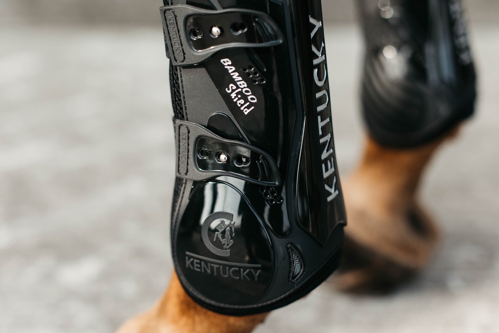 Kentucky Vegan Tendon Boots Bamboo Shield with Elastic fastenings are now available following years of research and development. The Kentucky Bamboo Sheild Supersedes the already very popular Kentucky Tendon Boot. Bamboo has the best tensile strength and also avoids penetration of sharp objects. Thanks to great results from testing, the bamboo shield is now used to protect the horse’s tendon area.