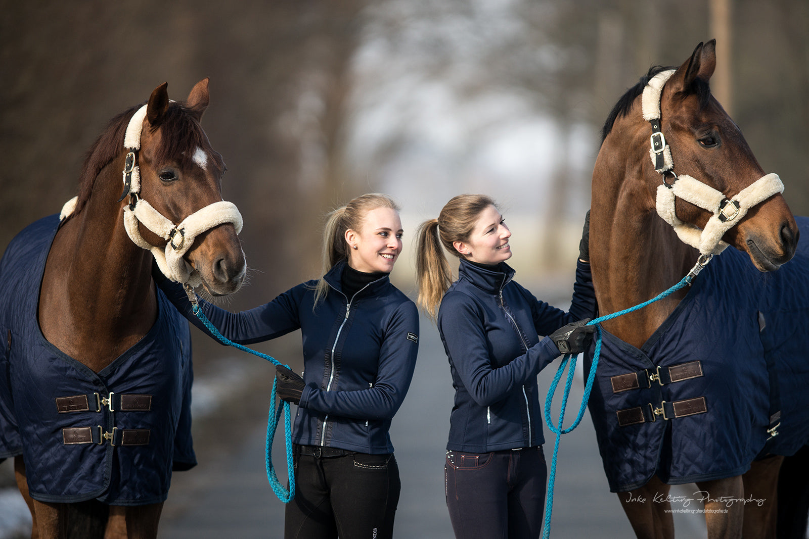 The Kentucky Horsewear Sheepskin Shipping Halter is an extremely soft and comfortable halter mainly used during transportation.