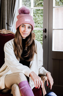 Stay warm this winter with the Kentucky bobble hat. Super soft and fleece lined. a must have for this winter either on the yard or walking the dogs.