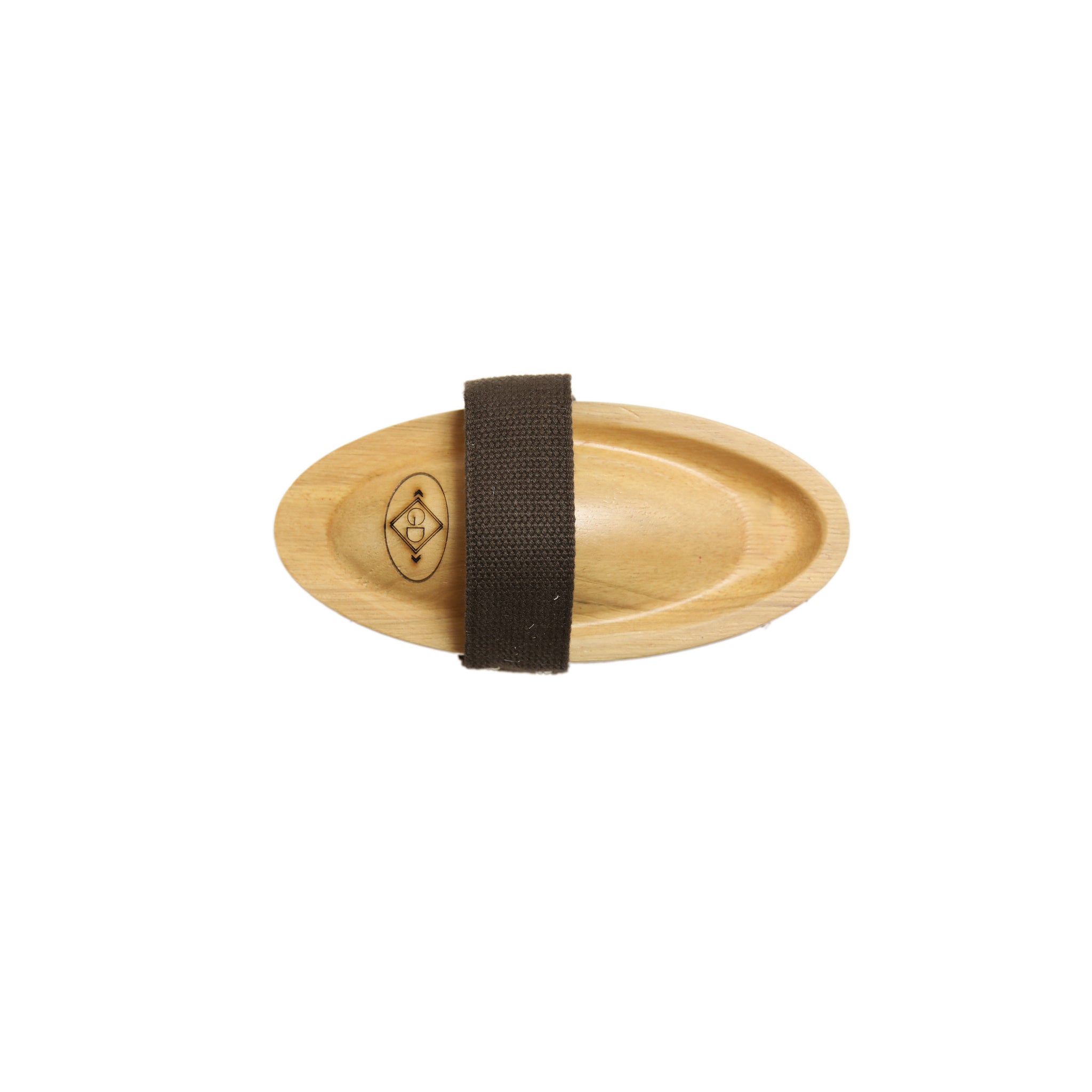 This varnished oval brush is filled with short nylon bristles to help distribute the oil of the coat and produce a shiny, glowing coat.