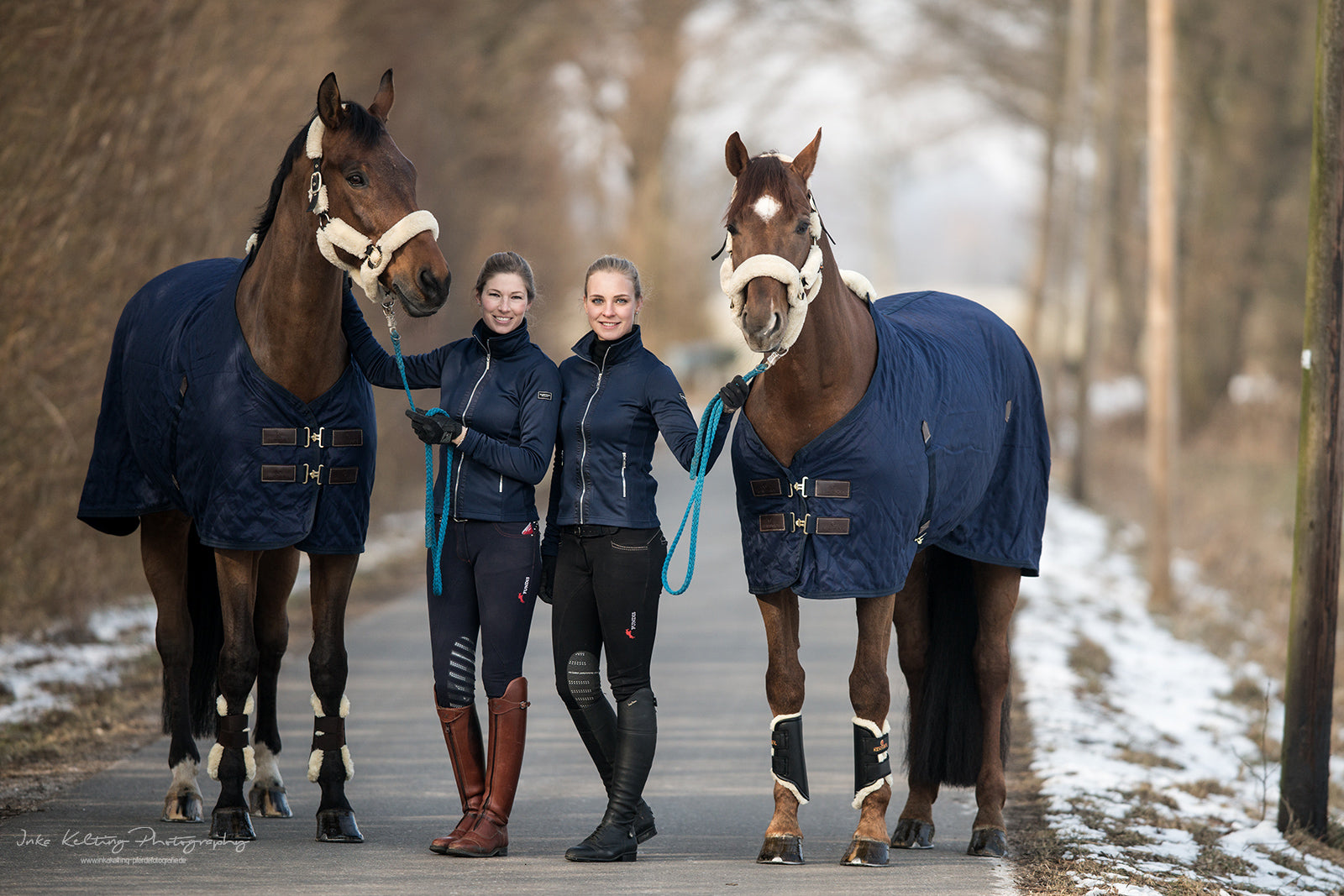 The Kentucky Horsewear Sheepskin Shipping Halter is an extremely soft and comfortable halter mainly used during transportation.