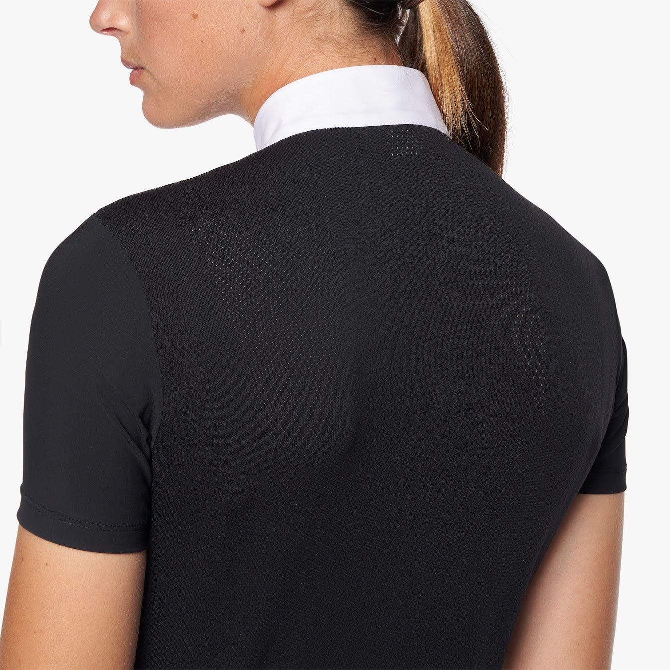 The Cavalleria Toscana Revo Pleated Cotton Tech Knit Show Shirt is a stunning part of the new seasons Revolution range. The iconic Revolution logo in metailc gold is subtle yet distinctive. Features a cotton white bib with the Revolution back for maximum comfort and performance. Also in long sleeve and matching items available Machine washable