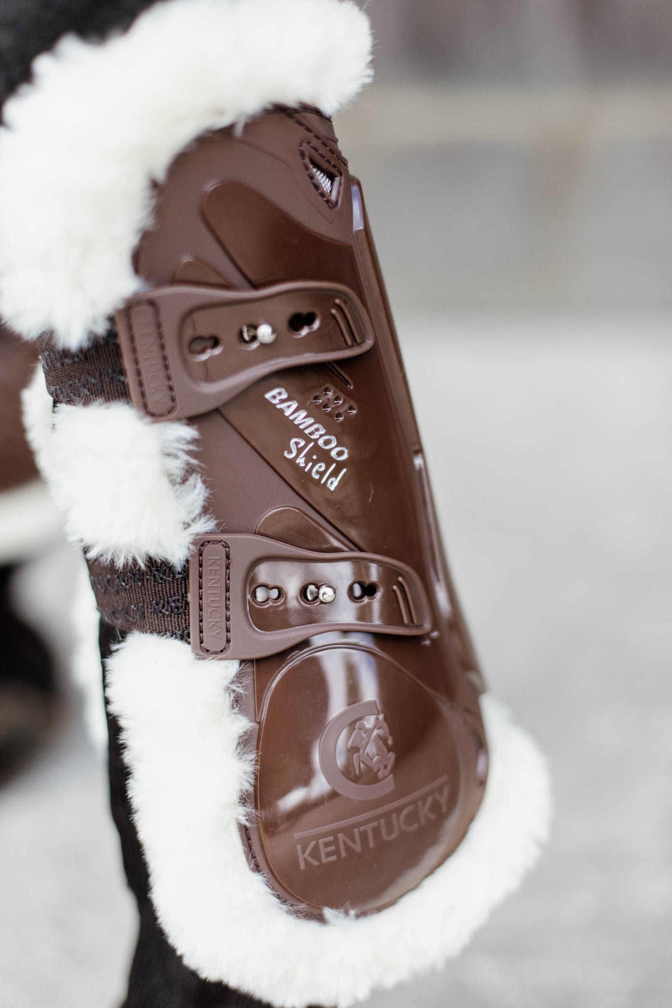 Kentucky Vegan Sheepskin Tendon Boots Bamboo Shield with Elastic fastenings are now available following years of research and development. The Kentucky Bamboo Shield Replaces the Kentucky Tendon Boot. Bamboo has the best tensile strength and also avoids penetration of sharp objects. Thanks to great results from testing, the bamboo shield is now used to protect the horse’s tendon area.
