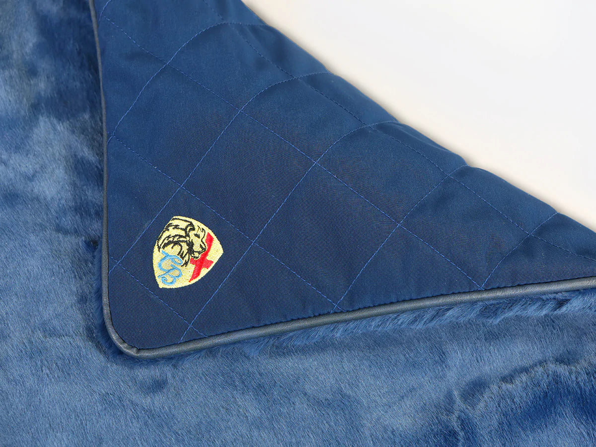 The George Barclay Holmsley pet throw is styled to perfectly complement the Holmsley dog bed and carrier. Covered with an opulent faux fur, the throw features quilted paneling, trimmed with faux leather piping, finished with an embroidered ‘George Barclay’ emblem.