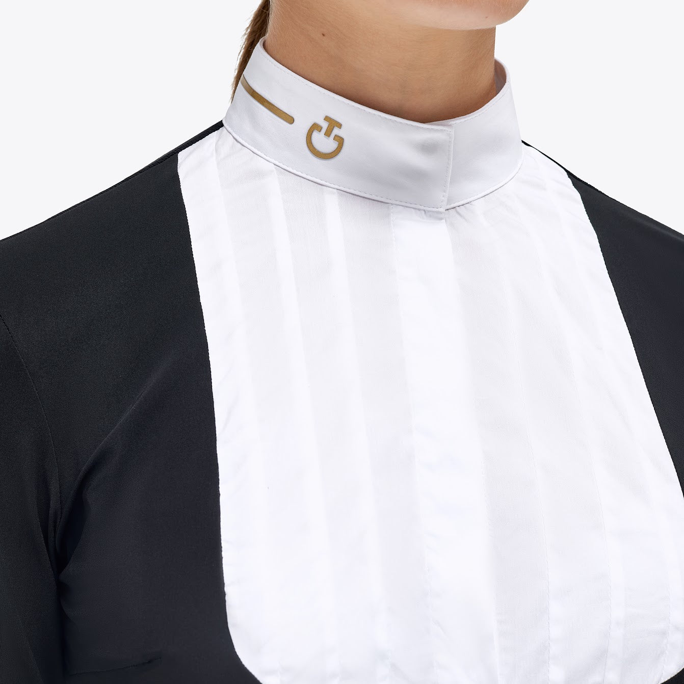 The Cavalleria Toscana Revo Pleated Cotton Tech Knit Show Shirt is a stunning part of the new seasons Revolution range. The iconic Revolution logo in metailc gold is subtle yet distinctive. Features a cotton white bib with the Revolution back for maximum comfort and performance. Also in long sleeve and matching items available Machine washable