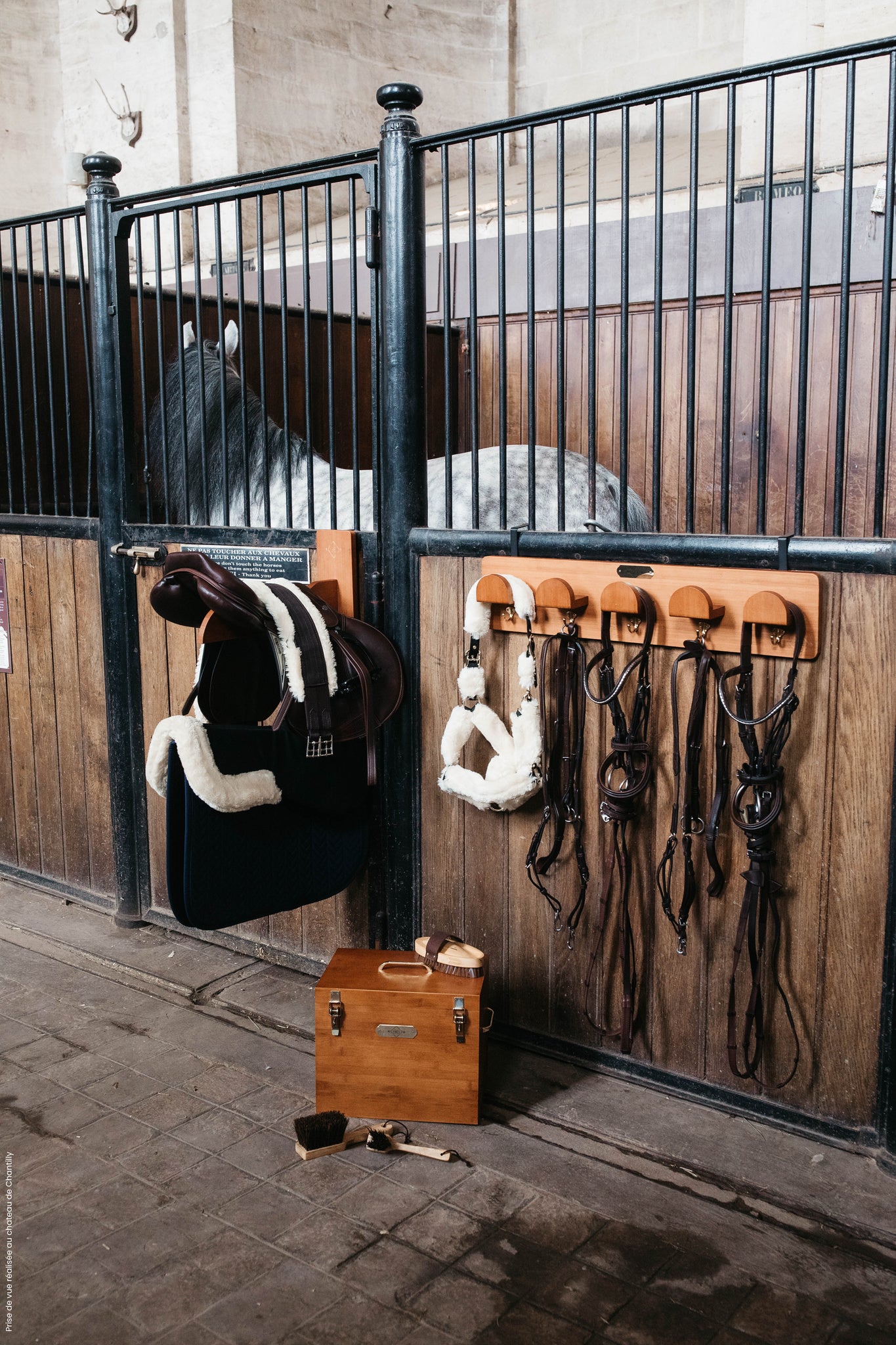 Kentucky saddle rack with two saddle pegs. Made with strong bamboo and finished with a small gold Kentucky logo. This is the perfect piece for any tack room.