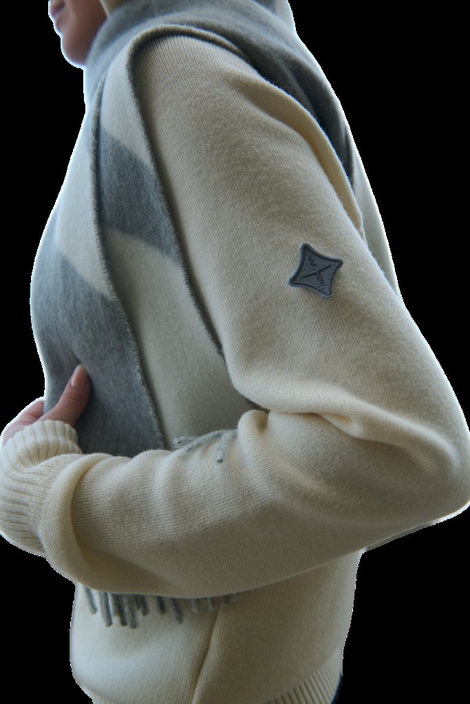 We have a range of training tops and jumpers from Dada sport Cavalleria Toscana, Laguso, Samshield, Vestrum and Equiline. 