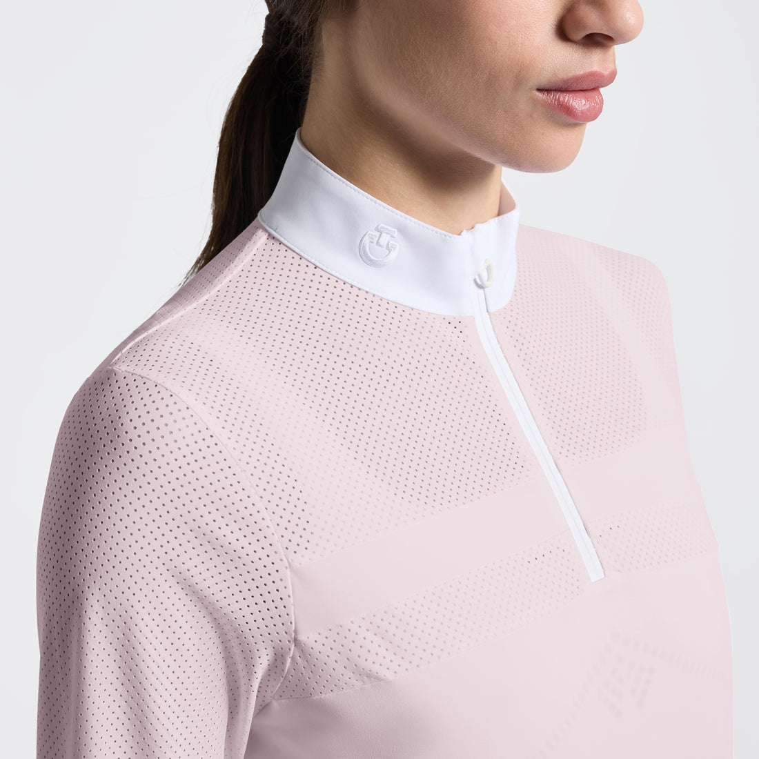 Experience refined elegance in the competition arena with this Cavalleria Toscana long-sleeved Show shirt.