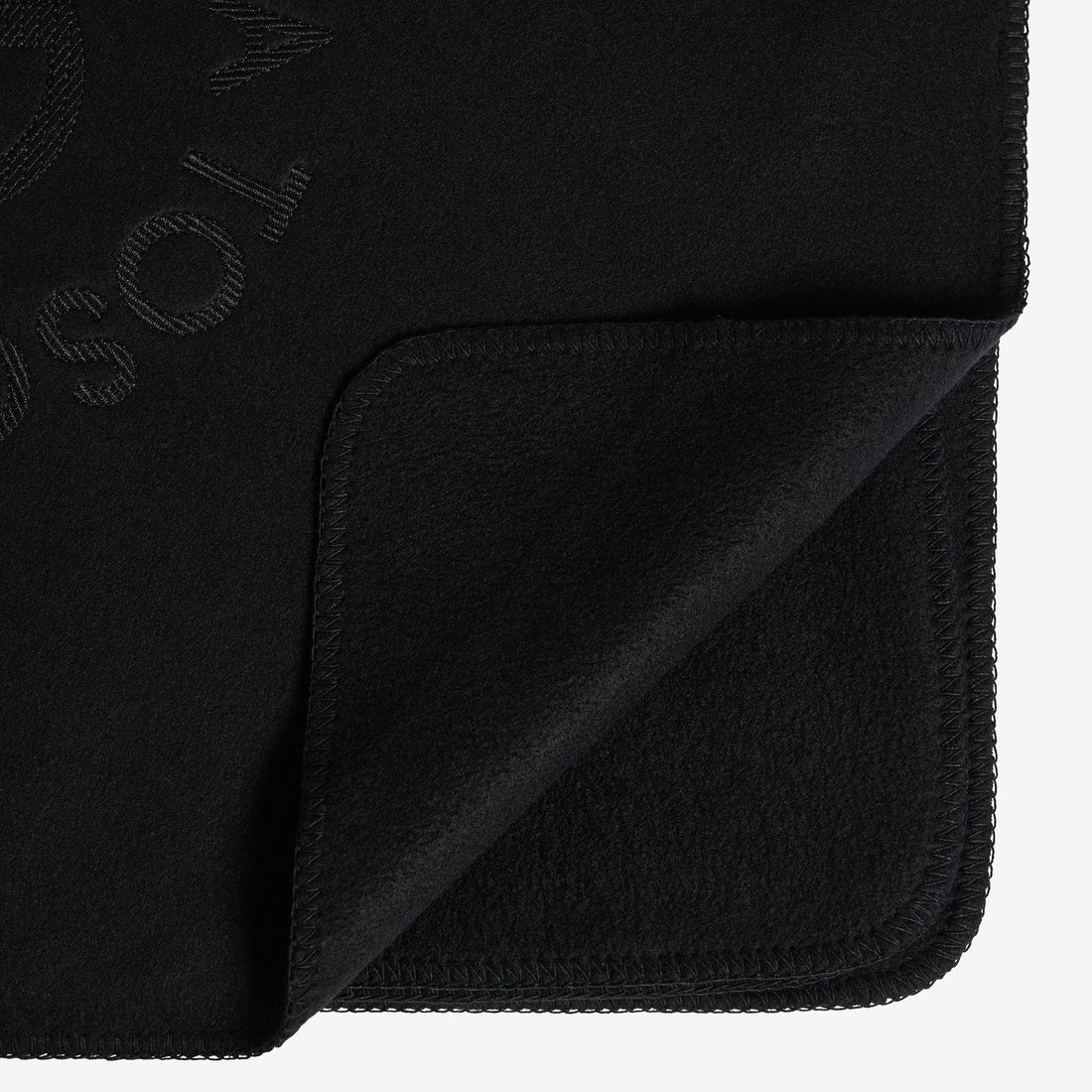 Experience superior comfort and quick-drying performance with the Cavalleria Toscana Fleece Fast Dry rug. Designed to keep your horse warm and dry, this rug features advanced fleece material that efficiently wicks away moisture, ensuring your horse stays comfortable after exercise or in damp conditions. Its lightweight yet durable construction offers excellent breathability and easy maintenance, making it an essential addition to your equine wardrobe. Choose the Cavalleria Toscana Fleece Fast Dry rug for re