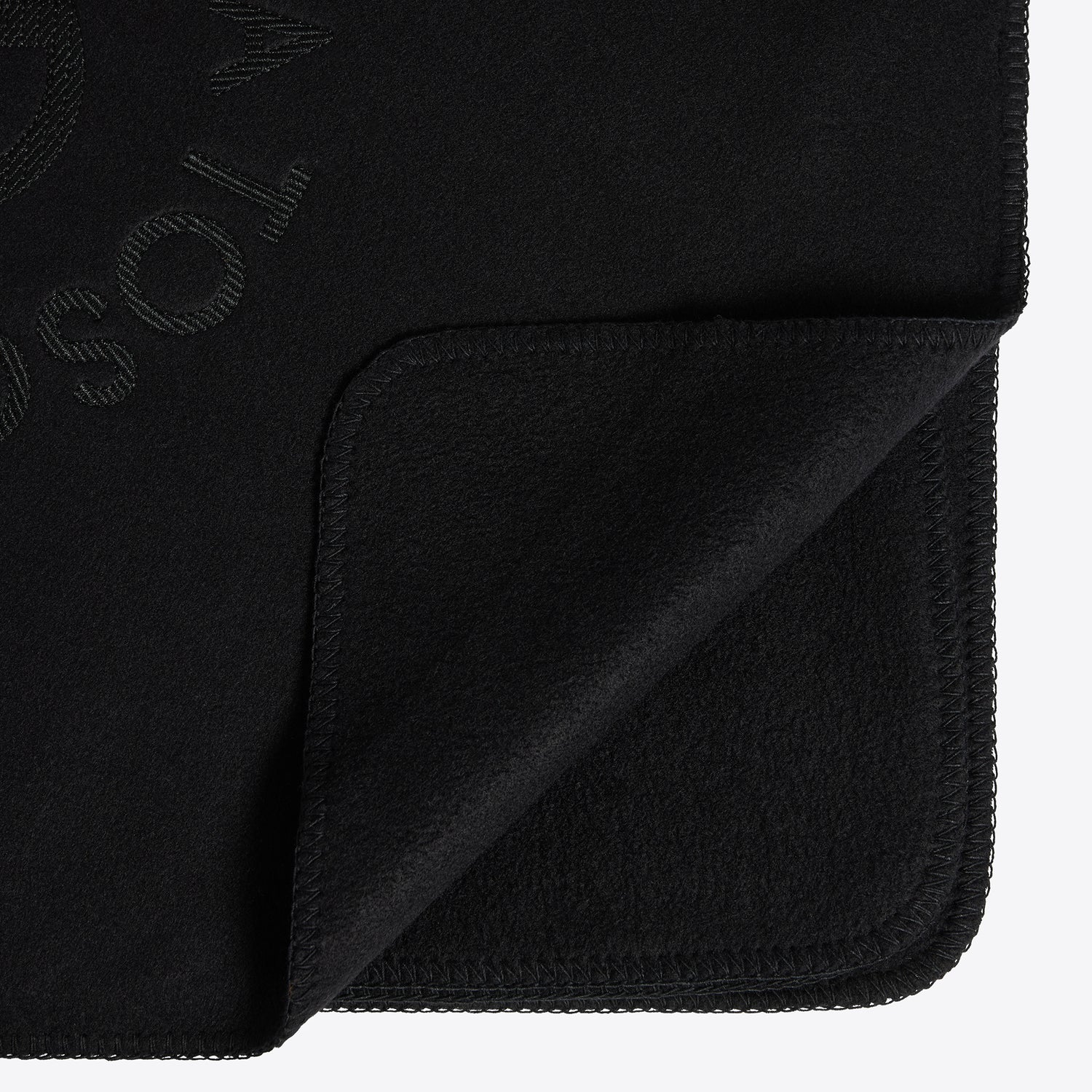 Experience superior comfort and quick-drying performance with the Cavalleria Toscana Fleece Fast Dry rug. Designed to keep your horse warm and dry, this rug features advanced fleece material that efficiently wicks away moisture, ensuring your horse stays comfortable after exercise or in damp conditions. Its lightweight yet durable construction offers excellent breathability and easy maintenance, making it an essential addition to your equine wardrobe. Choose the Cavalleria Toscana Fleece Fast Dry rug for re