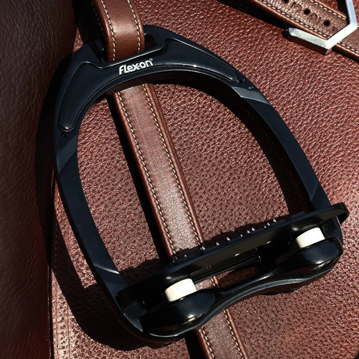 Flex-On Aluminium Inclined Ultra Grip Stirrups - Black/Black