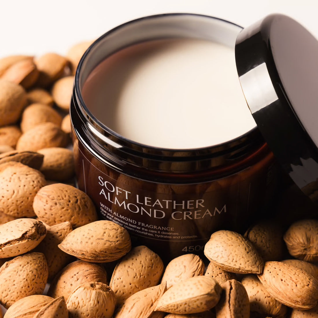 Kentucky Grooming Deluxe Soft Leather Almond Cream