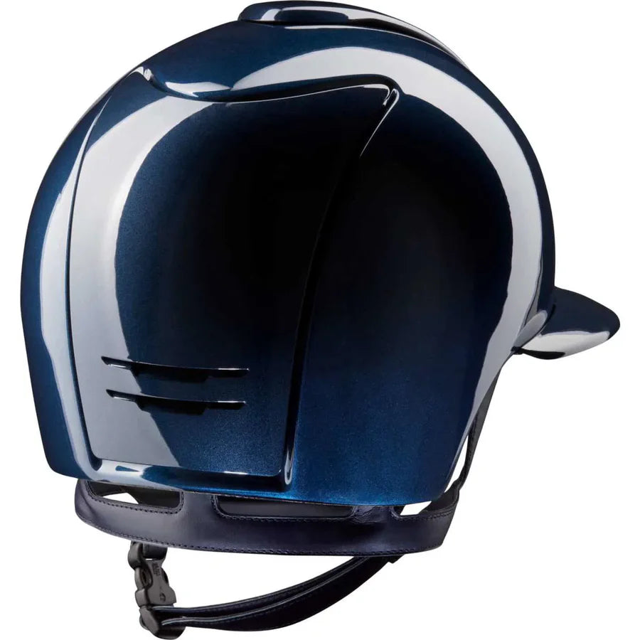 Introducing the Kep Cromo 2.0 Shine Blu Polo Riding Hat! Experience ultimate head protection without sacrificing style. The innovative design of this hat provides superior protection and comfort, making it the perfect choice for any rider. Stay safe and stylish with Kep Cromo 2.0!