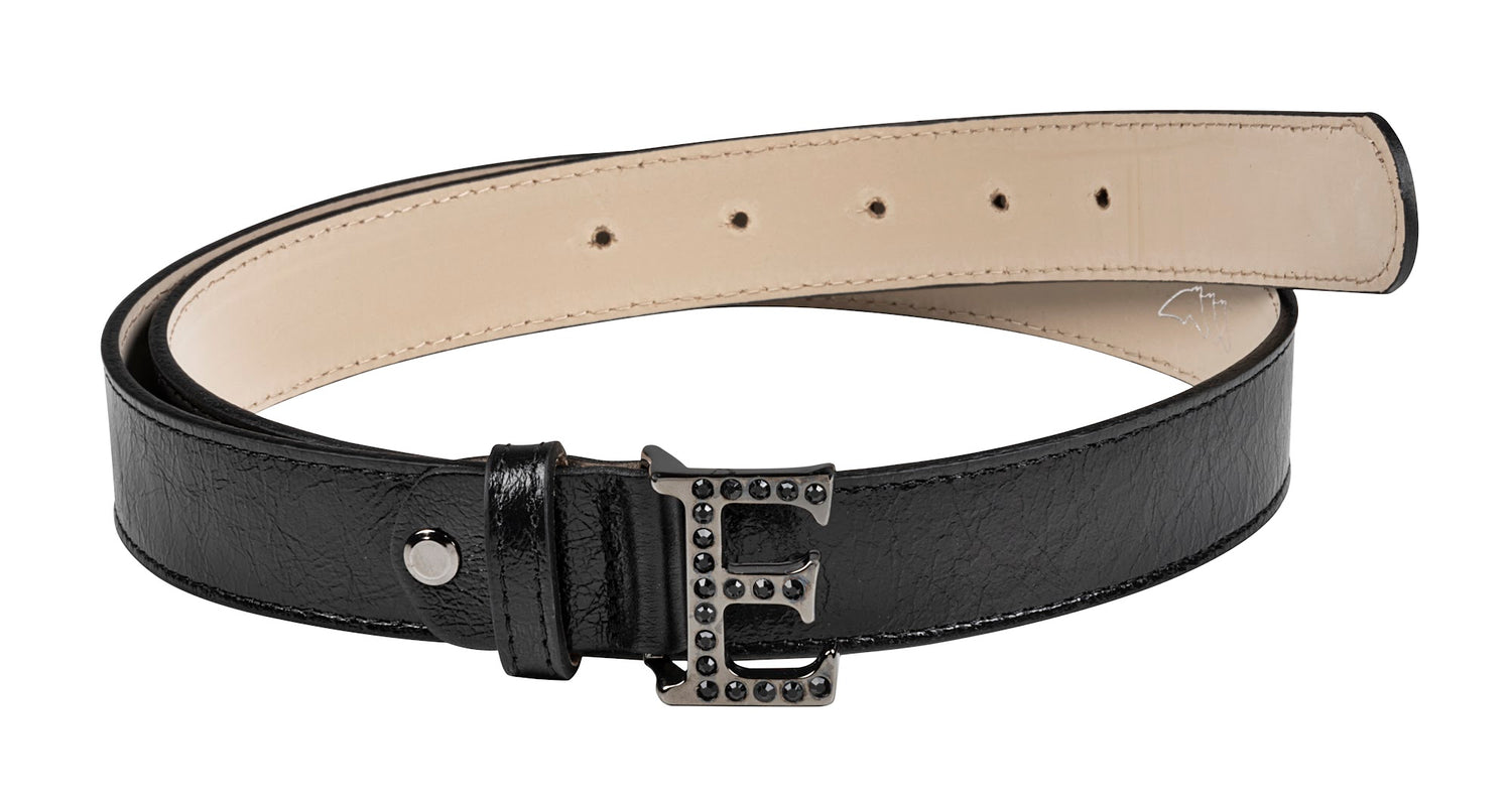 The Equiline Leather Grieg Black belt exudes luxury. The soft leather belt has a subtle sheen with the iconic equiline silver buckle belt. The Equiline buckle has has black crystal inserts.