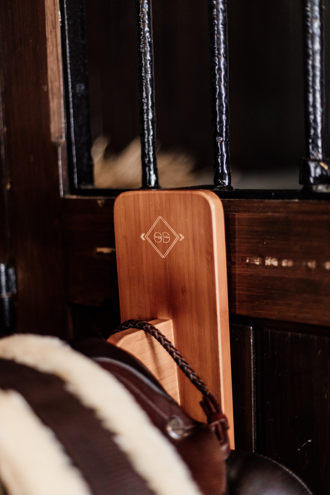 Kentucky saddle rack with two saddle pegs. Made with strong bamboo and finished with a small gold Kentucky logo. This is the perfect piece for any tack room.