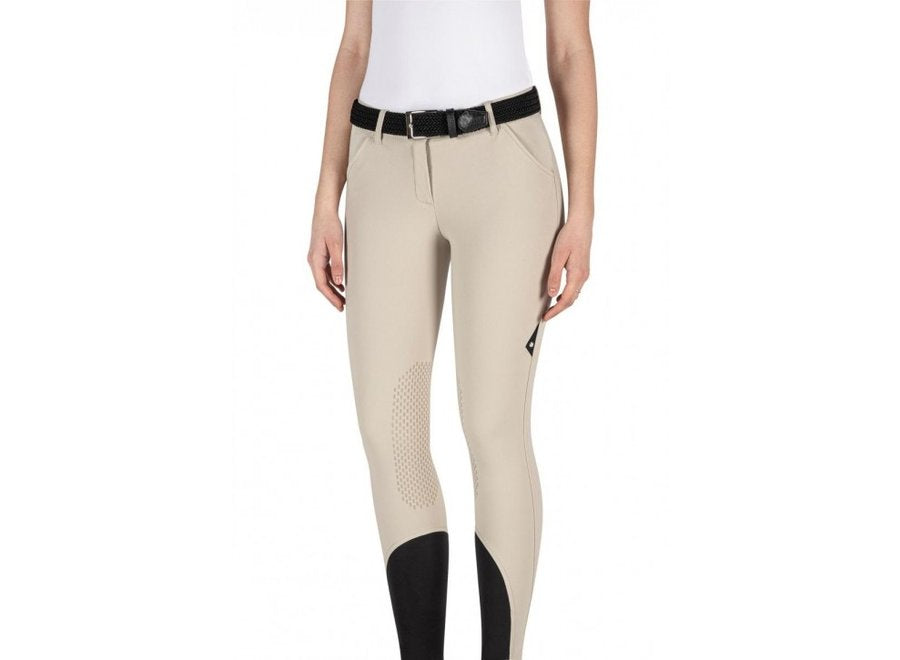 The Equiline Brendak is a great new addition to the Range. The breech is made from b-move fabric, has the x grip knees and with its ergonomic tailoring proves maximum comfort and freedom of movement.   If your size is not in stock we can happily order it in for you depending on stock availability. Delivery normally takes 10-14 days..   Machine washable