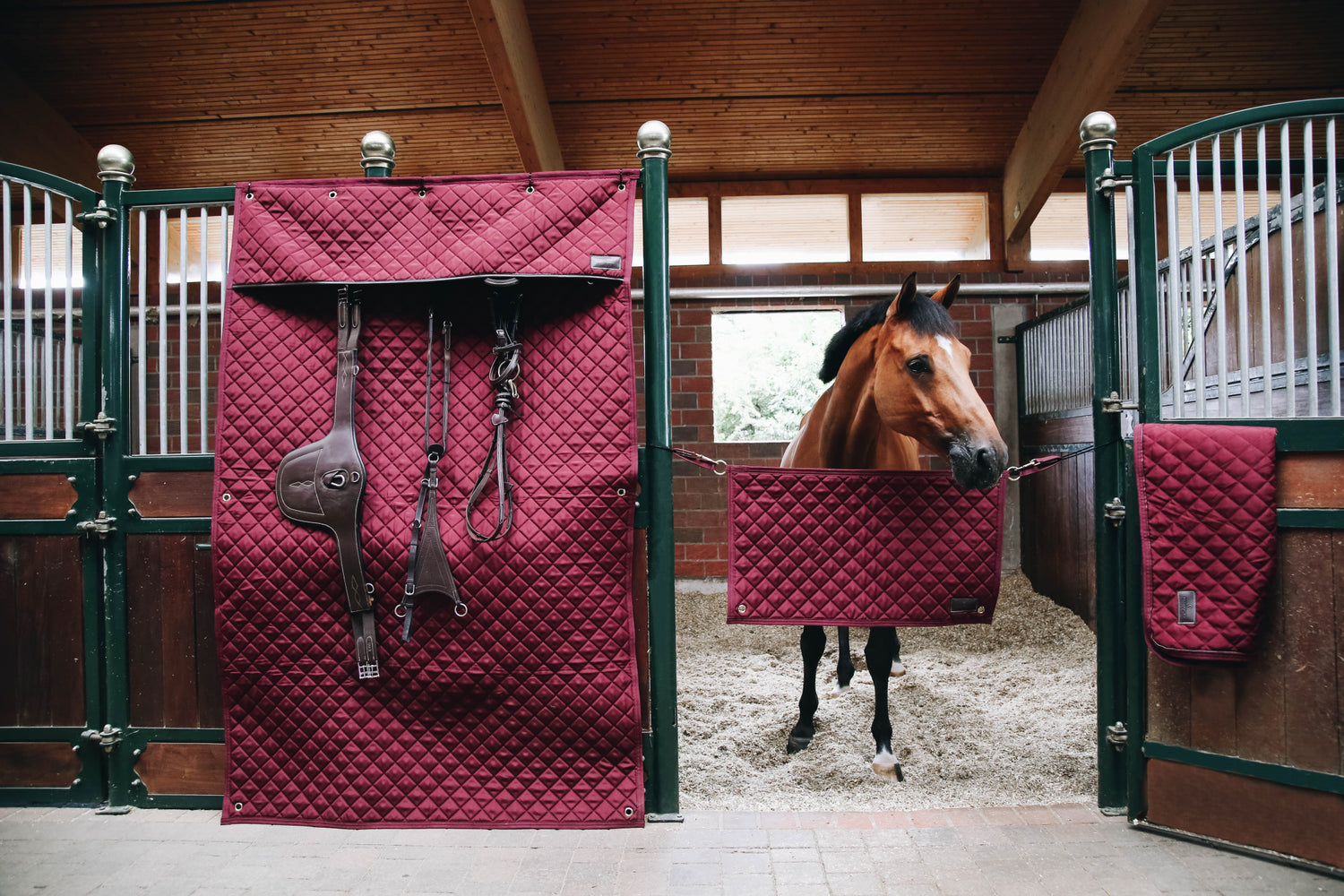 The Kentucky Horsewear Stable Head Protector is the perfect choice to protect your horses head when in the stable. It is super quick and easy to attach with strong Velcro fastenings.