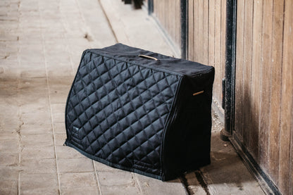 Kentucky grooming box cover protects your tack box and keeps your stable area looking smart. Lined with Kentucky’s synthetic rabbit fur lining for the ultimate luxury.  two side zips for easy access.  matching items available.