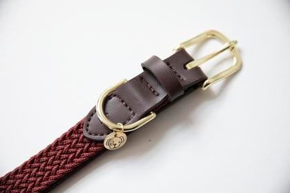 The Kentucky Plaited Nylon Dog Collar is made of artificial leather on the back and the buckle / end (100% animal and vegan friendly) and has a nylon braided design on the face.  The dog collar features a gold buckle and ring to attach to the matching Kentucky Plaited Nylon Dog Lead. The small hanger with Kentucky Dog Paw logo can be engraved  with your dog&