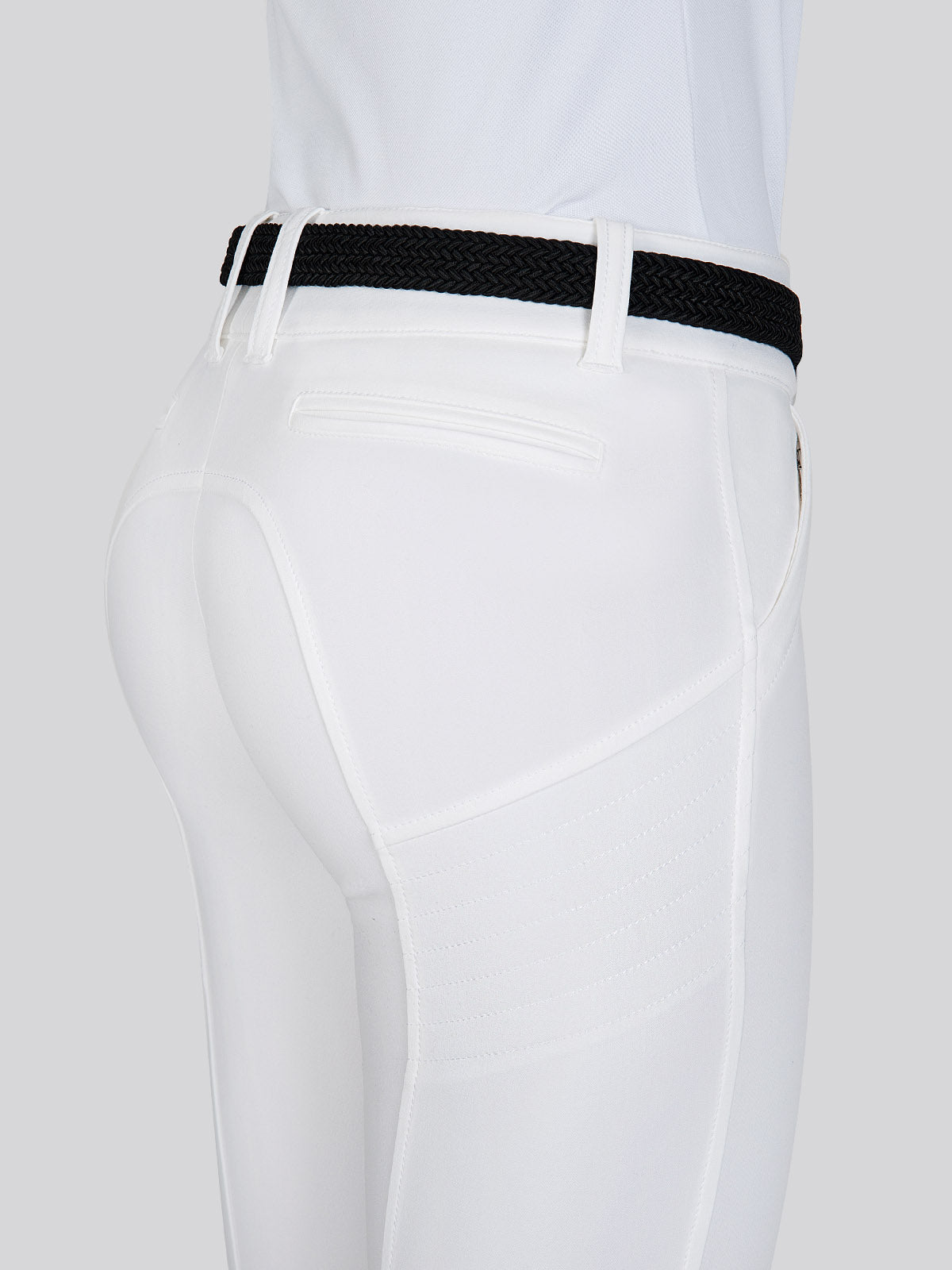 The innovative Equiline X Shape breech has inner and outer special inserts created to support the body and the balance while riding. They have a comfort waist with push up Equiline patented fabric made from microfibre combined with an ultra ergonomic tailoring and knee grip system these will be those breeches you can’t live without!  