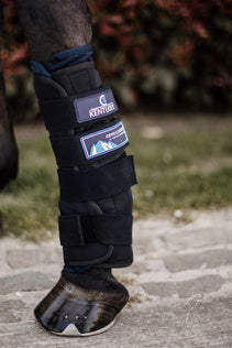 The Cryo ice boots are the ideal cooling boots that can be used after exercise or competition to cool down the legs of your horse. The boots are anatomically shaped and have a removable Cryo gel pack.