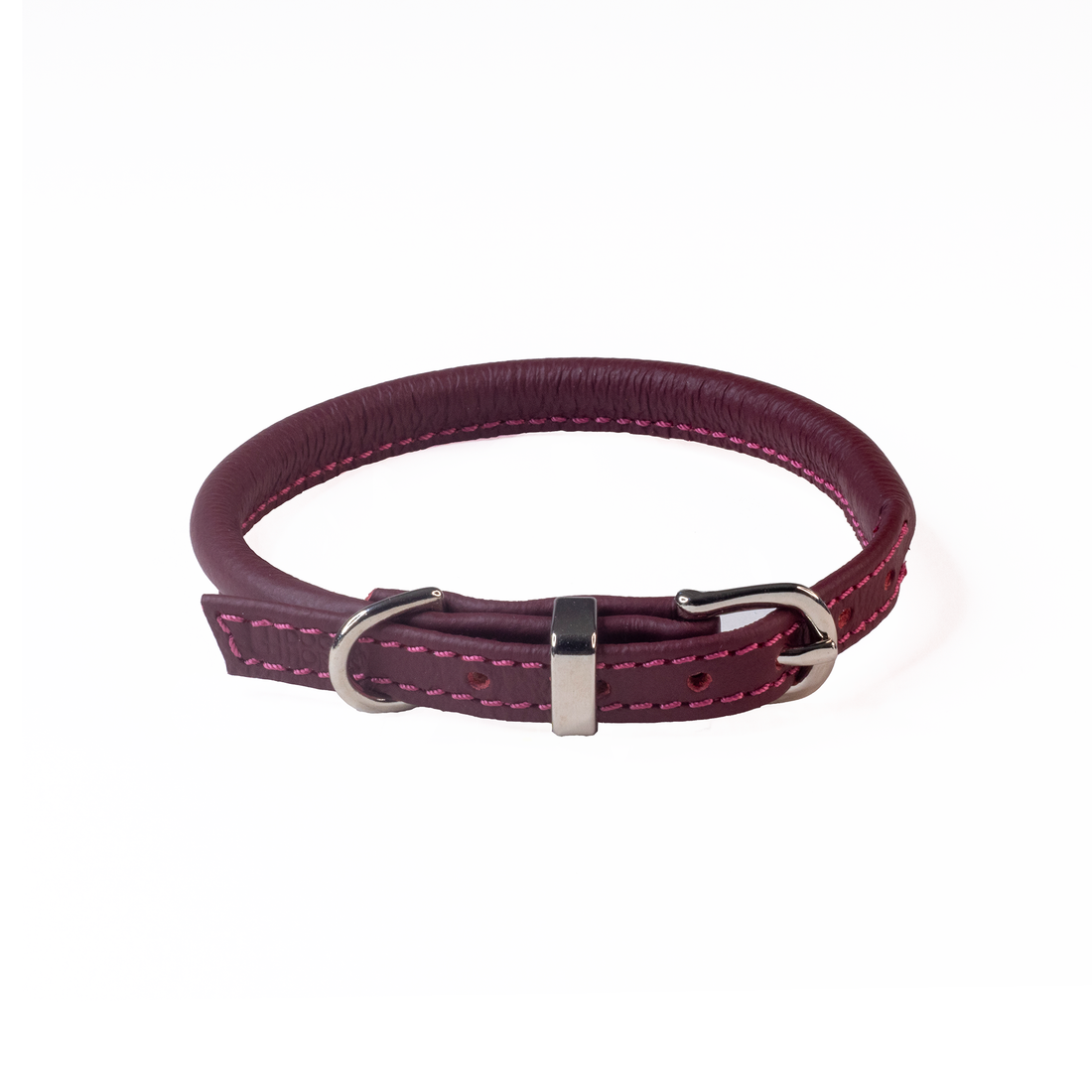 The Dogs and Horse Merlot rolled leather collar is ideal for dogs with long or curly coats. The rolled construction helps to prevent knots forming in the coat (lookin&