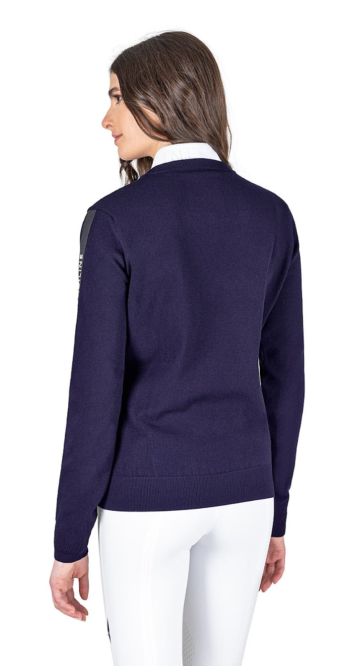 The Equiline Cinoc Pullover is the perfect jumper for training or to complete your competition look.   This knitted V neck sweater is is finished with contemporary black table town the sleeve with Equiline written in White.  Available in Cobalt Blue or Black.