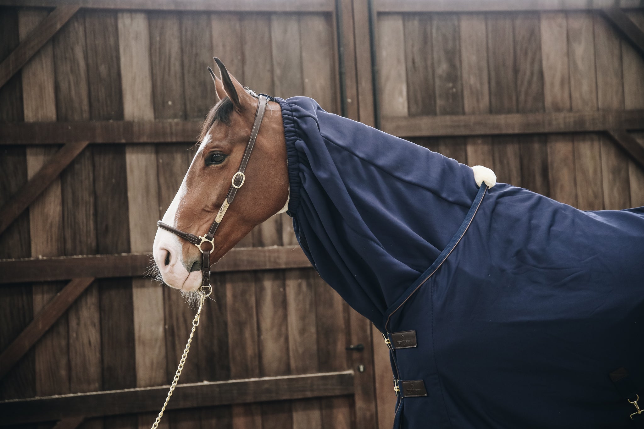 This Kentucky Cooler Fleece Horse Scarf brings all the key benefits of the Kentucky Rug range to your horse’s neck. This scarf uses the same fabric as their cooler rug, therefore ideal to dry your horse after riding or bathing. Another great time to use is simply in the stable on colder days. It is very breathable, which makes it perfectly suited during transport.