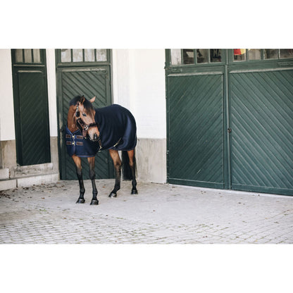 The 3D Spacer Cooler Sheet is a super lightweight and multi-functional rug that can be used for different purposes, such as transport, cooling down, fly sheet and in combination with other rugs as a liner or to put on your horse after work to dry him fast. The 3D Spacer material is a honeycomb structure, it allows the body heat of the horse to go through as well as offering a cushioning effect, which is extremely comfortable. 