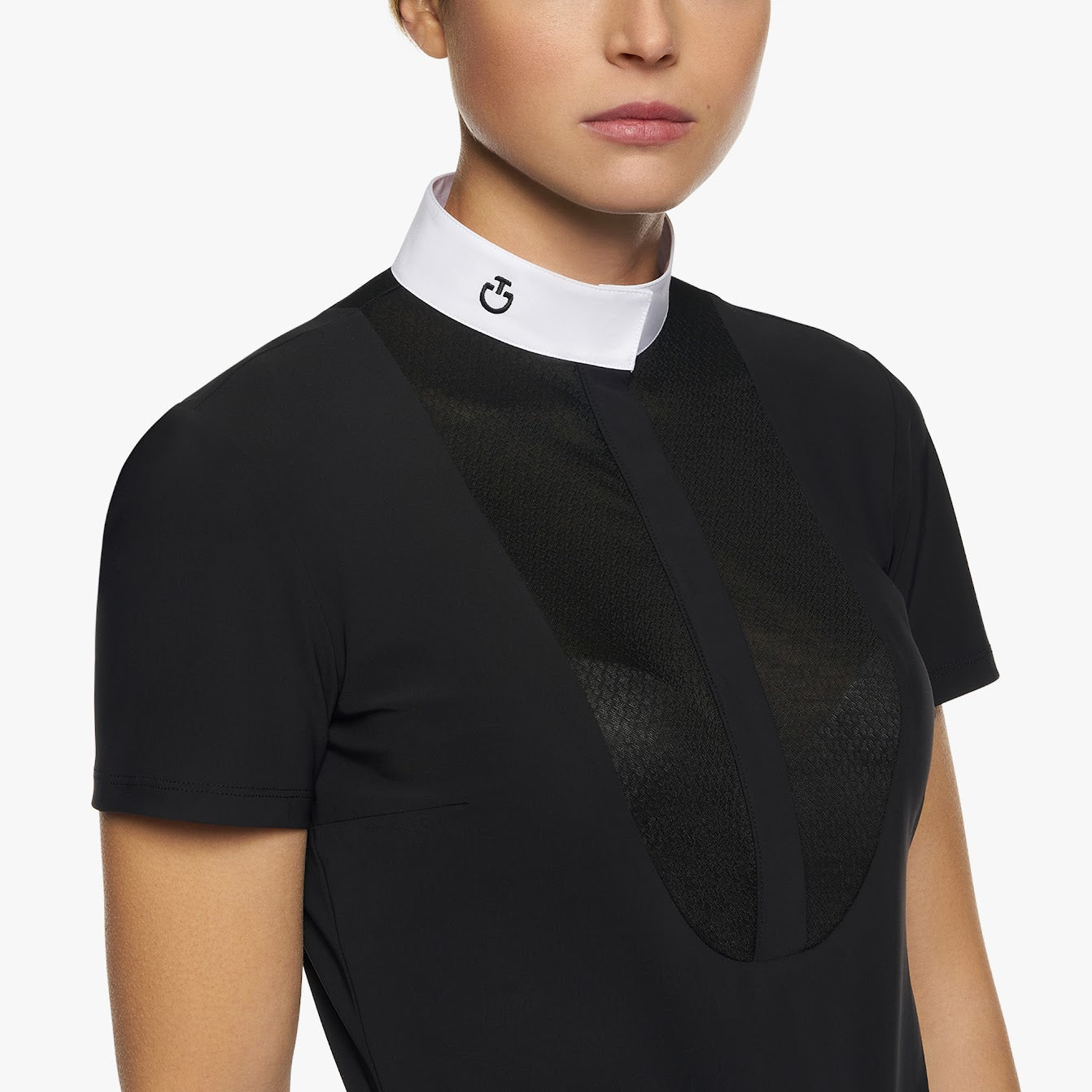 We love this Cavalleria Toscana black Lacy Drop S/S Show Shirt. The subtle semi sheer bib front and back is stunning. front placket button opening with the iconic CT logo embroidered on the collar. A must have for this season.