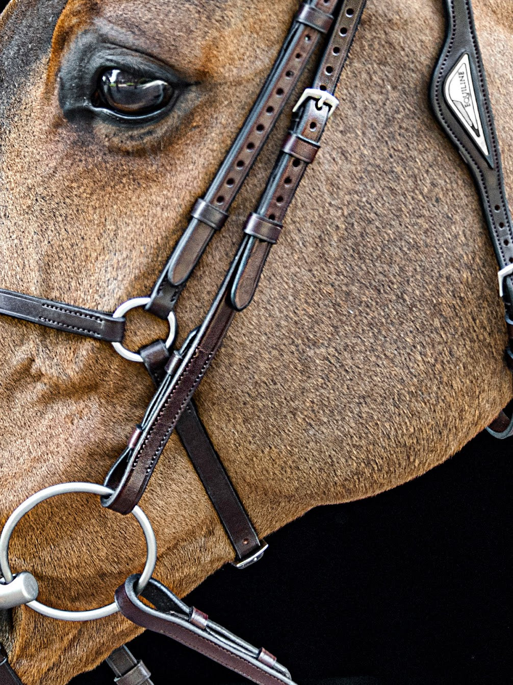 The Equiline cheek pieces with bullet pin fastening are available in black or brown and finished in beautiful, supple Italian leather.