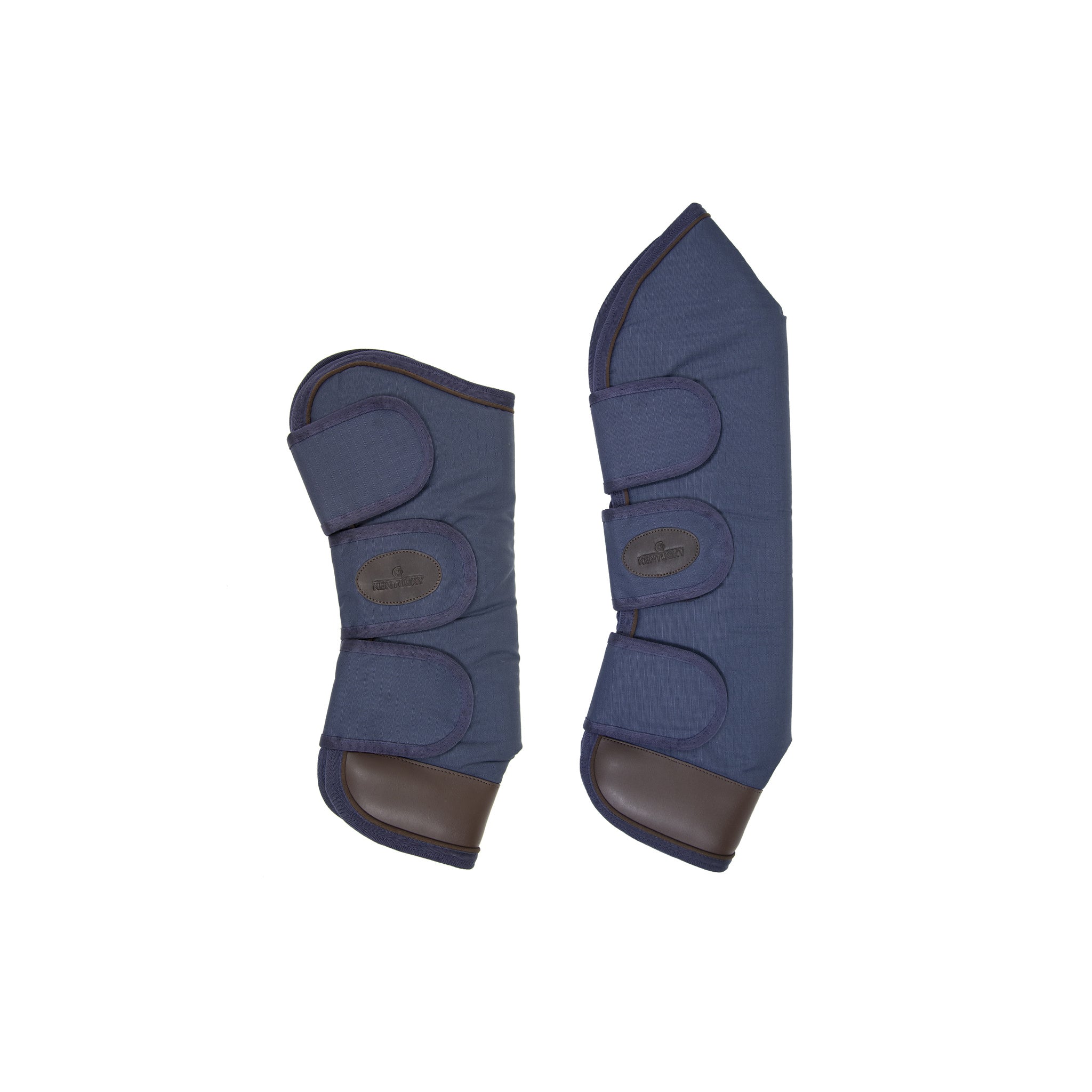 Strong and comfortable, the Kentucky Horsewear Travel Boots protect the tendon and fetlock area, including the pastern and hocks of your horse during transport. Thanks to the durable materials the travel boots will protect your horse for every journey.