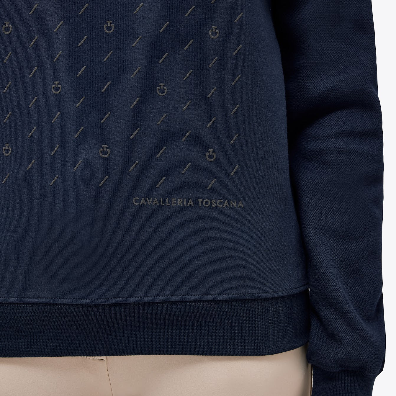 Cavalleria Toscana Dash Cotton Piqué Crew Neck Sweatshirt Has a self coloured CT logo design on the front. Made from soft jersey. Great for at the shows or on the yard. 