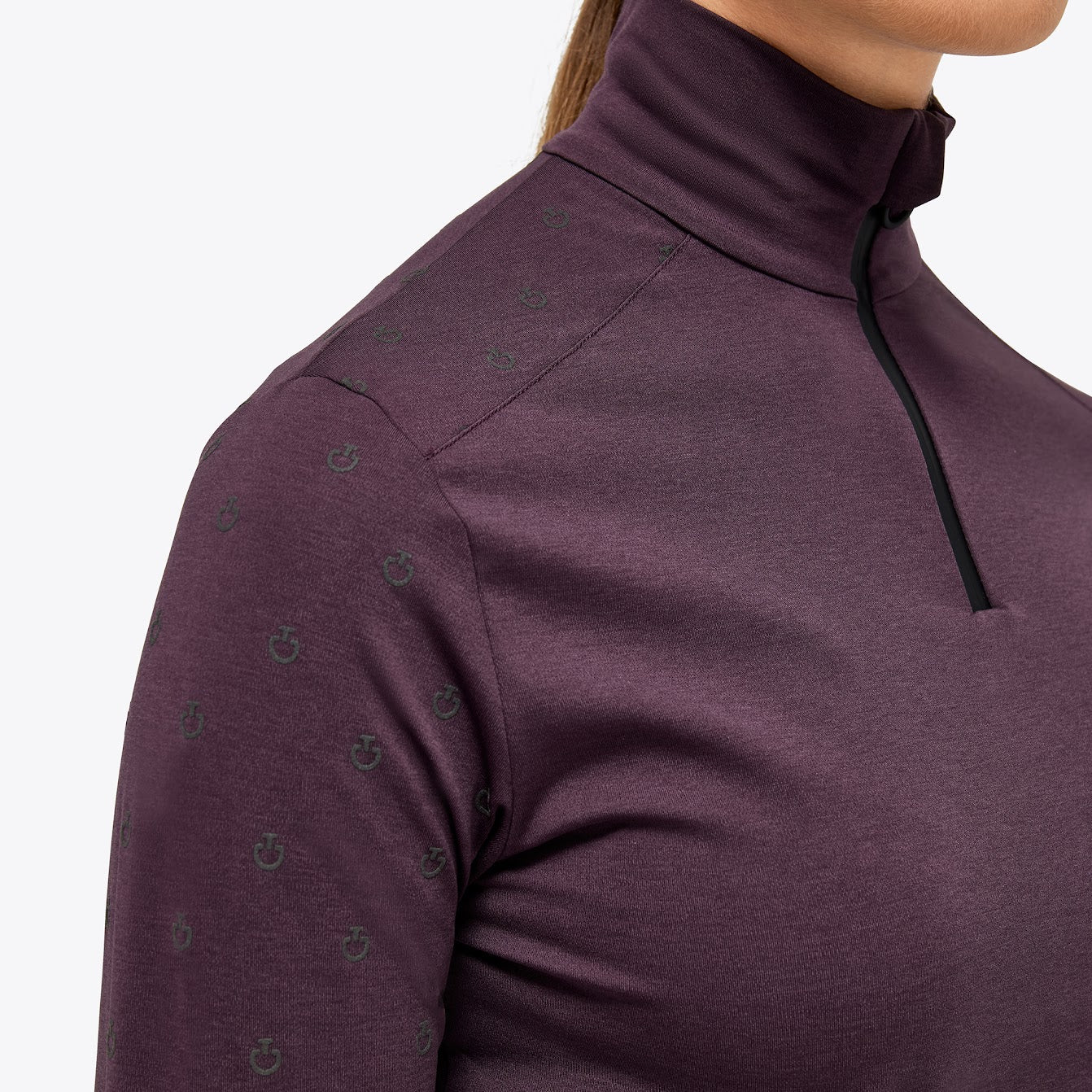 The Cavalleria Toscana plum Mini Flock Print Tech Wool Training Top is perfect for the season. The training top has a mini CT flock logo print on the shoulders and sleeves giving this top a modern look. Made from super soft bib stretch jersey it’s a must have this year!  matching items available. 