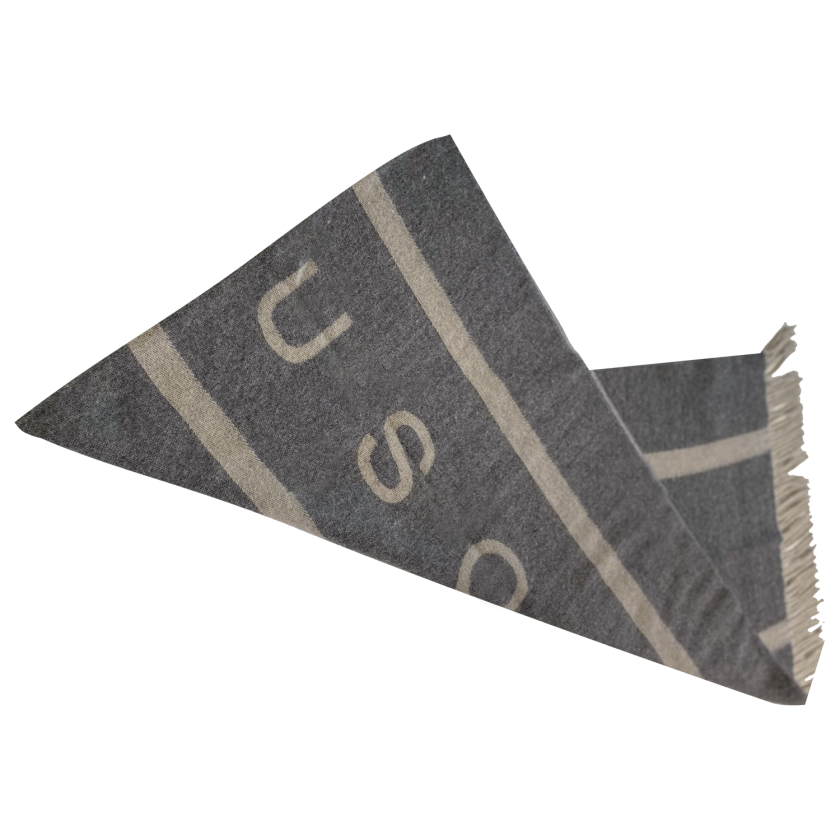 Laguso Signiture grey scarf is the perfect accompaniment this season. The scarf is oversized and has a reversable design to give you maximum style options.   Machine washable at 30’c