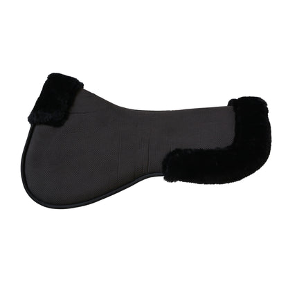 This ultra-thin Kentucky Half Pad has been developed with advanced technical materials to offer the rider a closer contact with their horse, while also protecting the horse&