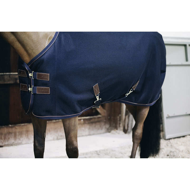 The 3D Spacer Cooler Sheet is a super lightweight and multi-functional rug that can be used for different purposes, such as transport, cooling down, fly sheet and in combination with other rugs as a liner or to put on your horse after work to dry him fast. The 3D Spacer material is a honeycomb structure, it allows the body heat of the horse to go through as well as offering a cushioning effect, which is extremely comfortable. 