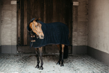 The Kentucky Horsewear Towel Rug is a comfortable and super absorbent towel for horses. The Horse Towel is the perfect rug to dry your horse extremely fast after training and also bathing.