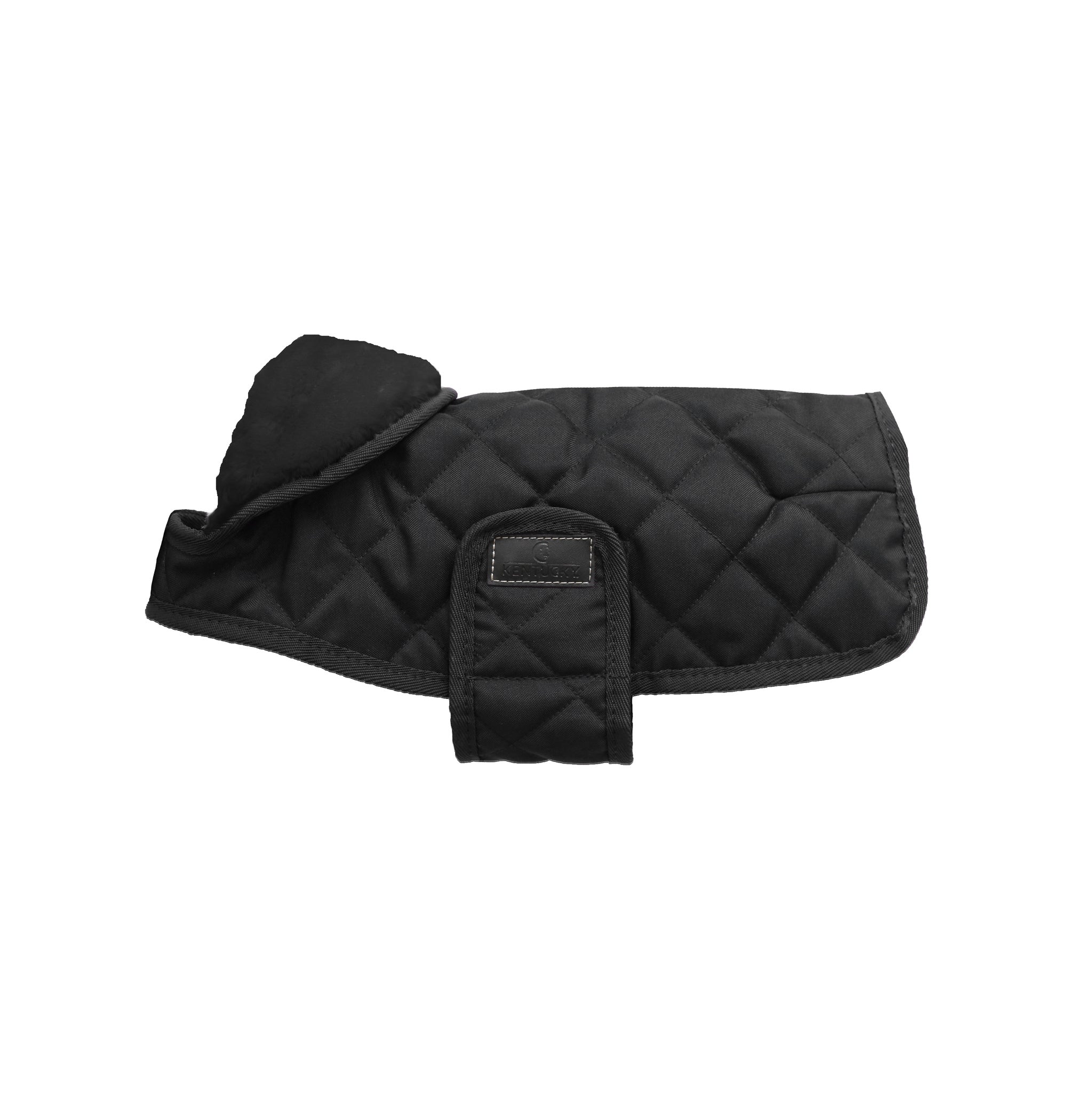 The Kentucky outstanding Dog Coat was made to match the new line of horse rugs. It has a filling of 160gand features an artificial rabbit skin lining for extra comfort which creates tiny air pockets that trap and retain the body heat of the dog. The soft lining also polishes the dog’s hairs and the artificial sheepskin on the neck offers comfort and warmth.